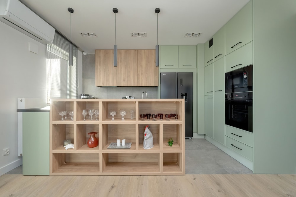 Bright & Peaceful Apartment by Renters