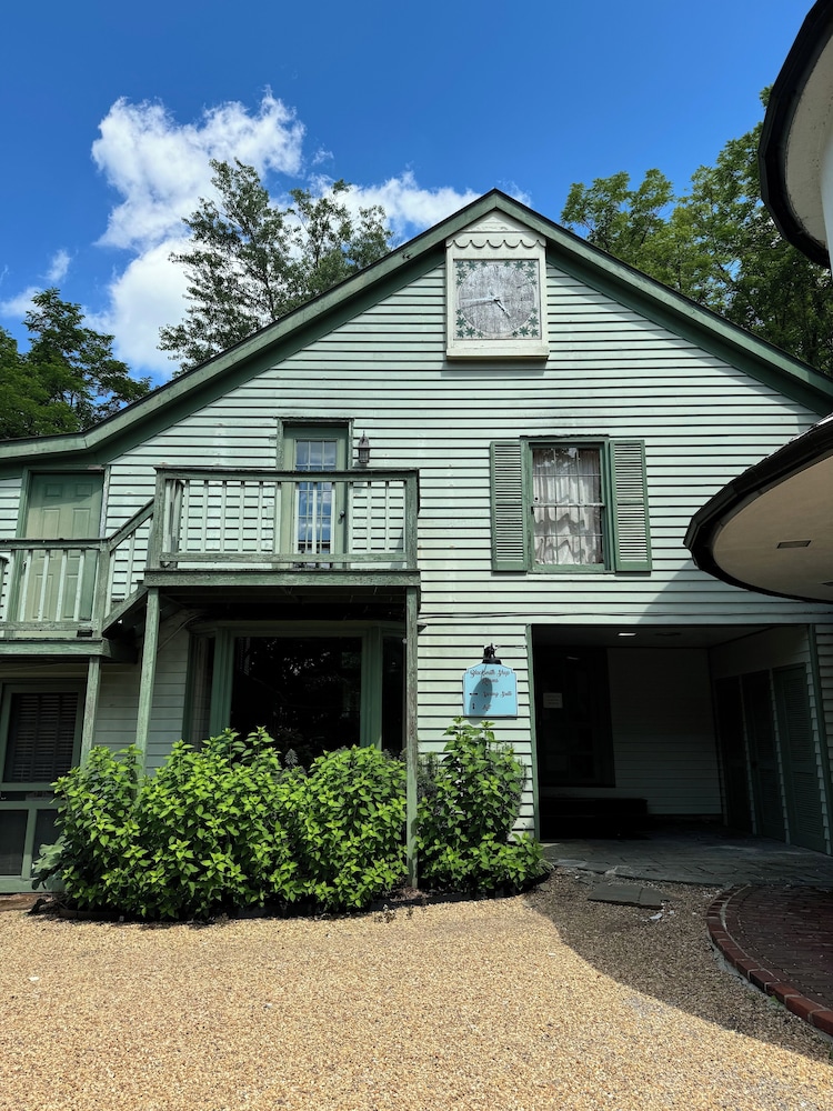 The Inn at Gristmill Square