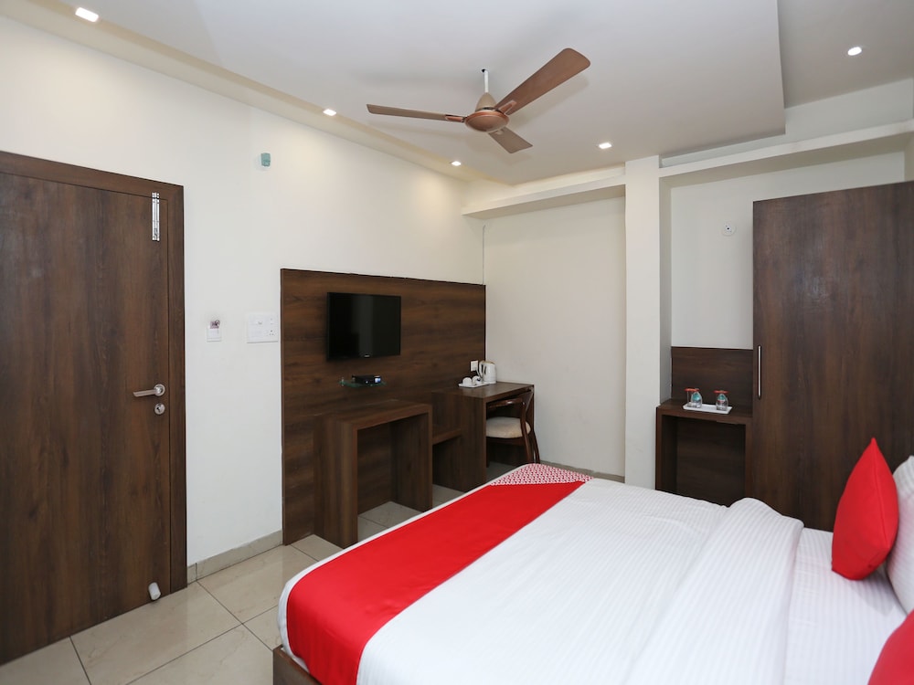 Capital O 5758 Hotel Square 36