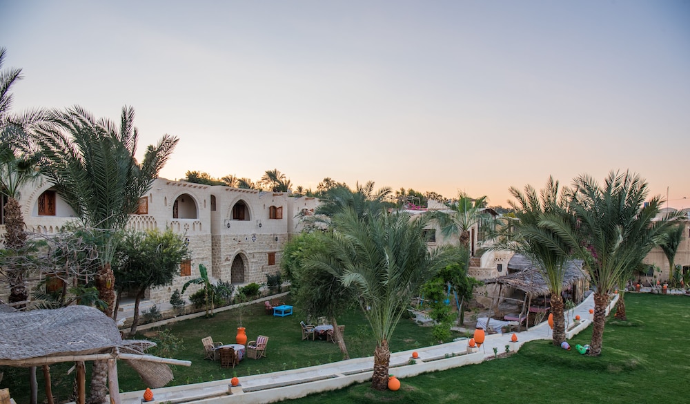 Zad Elmosafer Guest House
