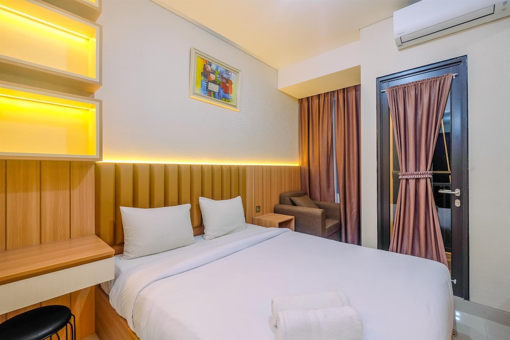 Homey and Stylish Studio Room at Transpark Cibubur Apartment view 4