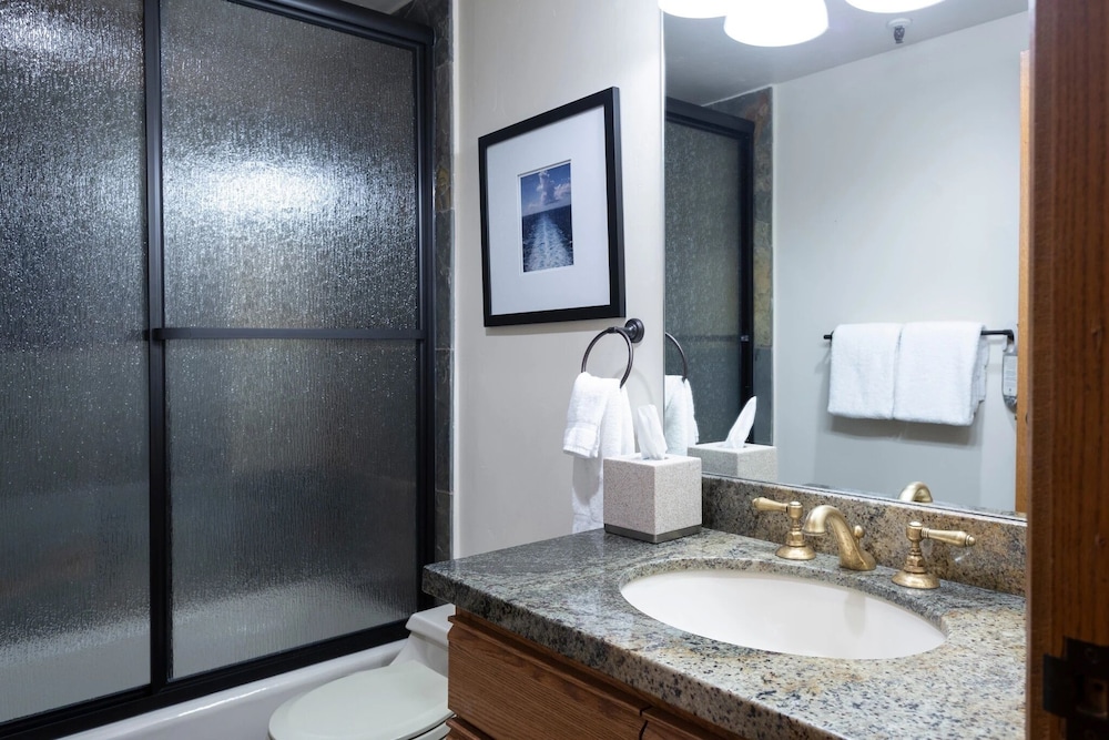 Pinnacle at Deer Valley Resort - Four Bedroom Condo with Hot Tub #1065 4 Condo