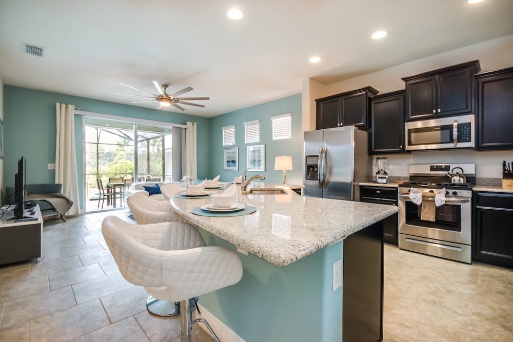 5 Bedroom, 4 Bathroom Villa - Image 4