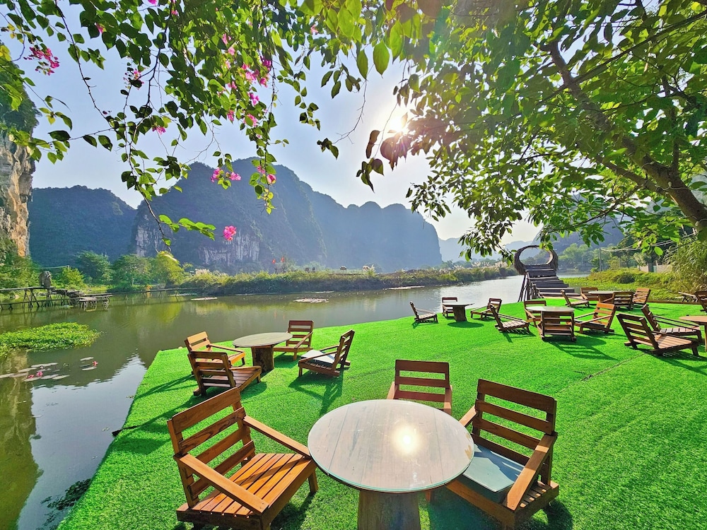 An Riverside Ecolodge
