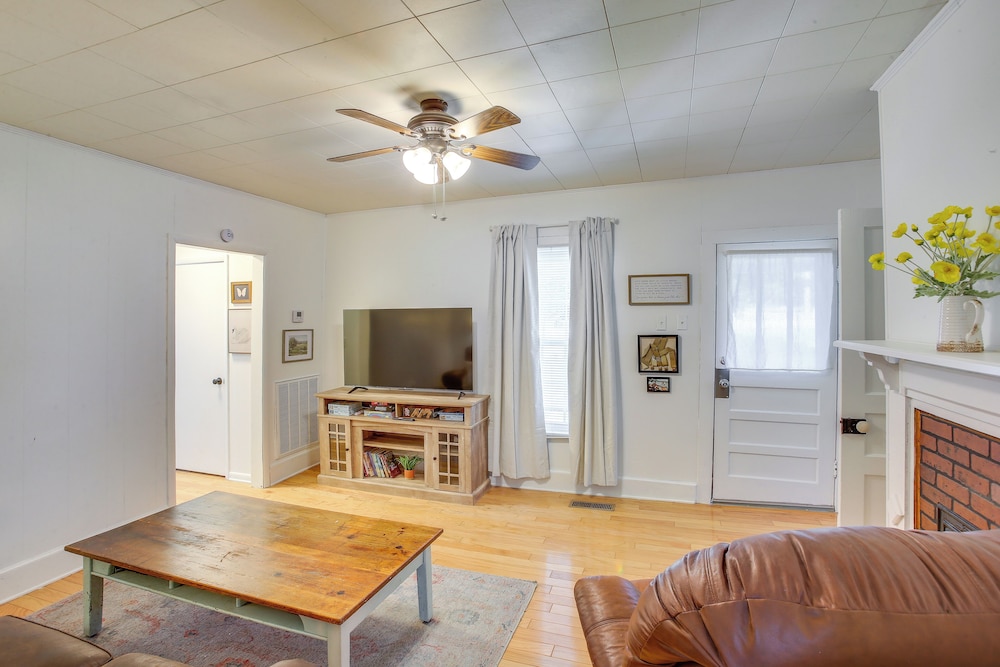 Home 9 Mi to Dtwn Springfield w/ Porch & Yard!