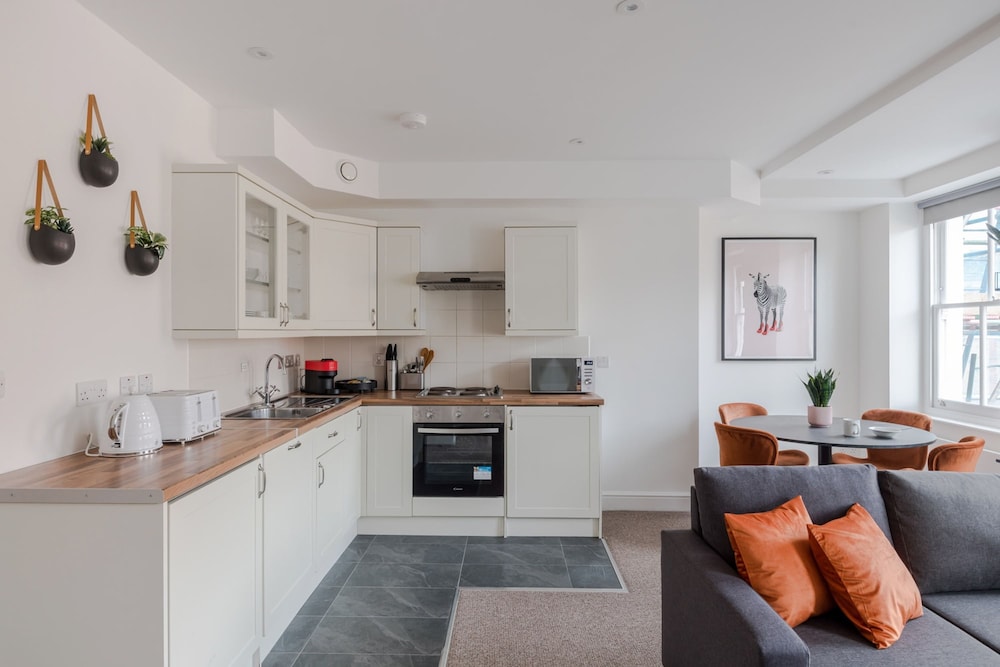 The Vanity Affair - Fitzrovia - by Frankie Says