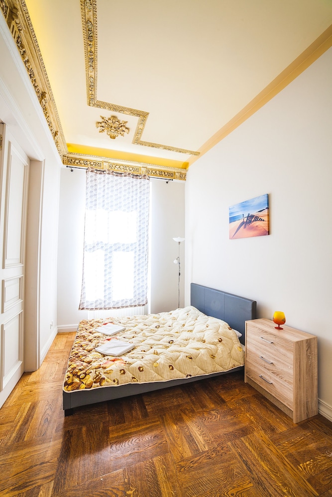 Mosaic Center Apartments