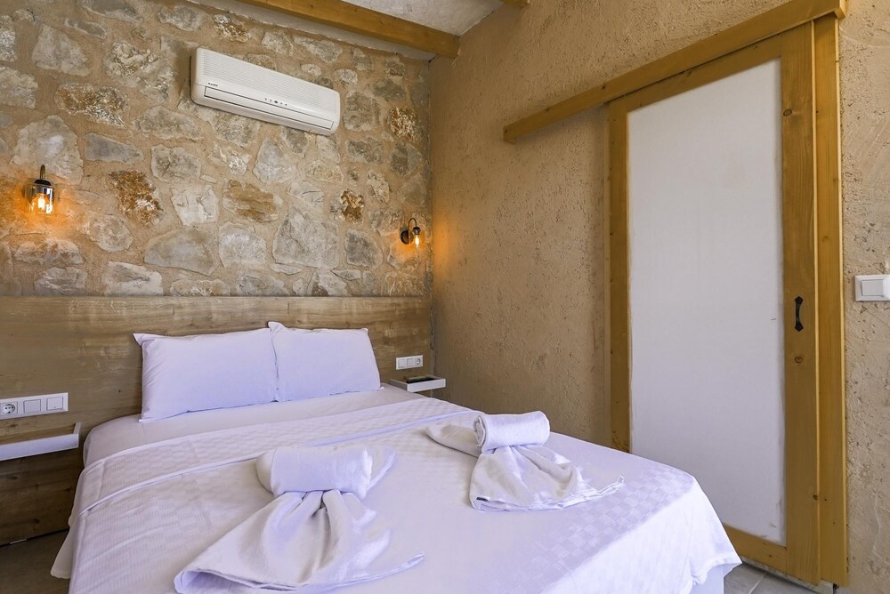 Stone Vacation Flat w Pool in Kas view 2