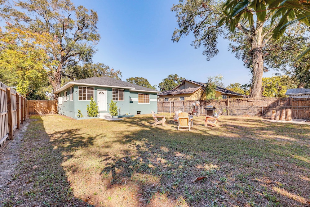 3 Mi to Dtwn: Tampa Cottage w/ Fire Pit!