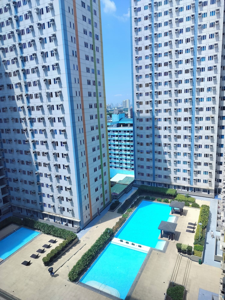 Luxurious City Lights View Condo for Rent in Quezon City