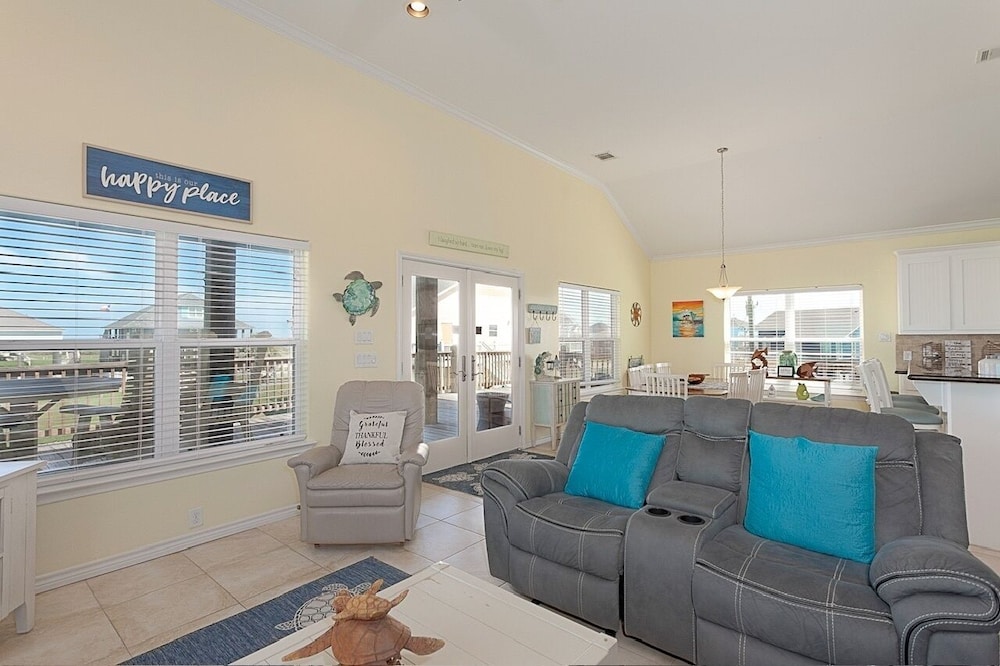 A Sassy Seagull 3 Bedroom Home