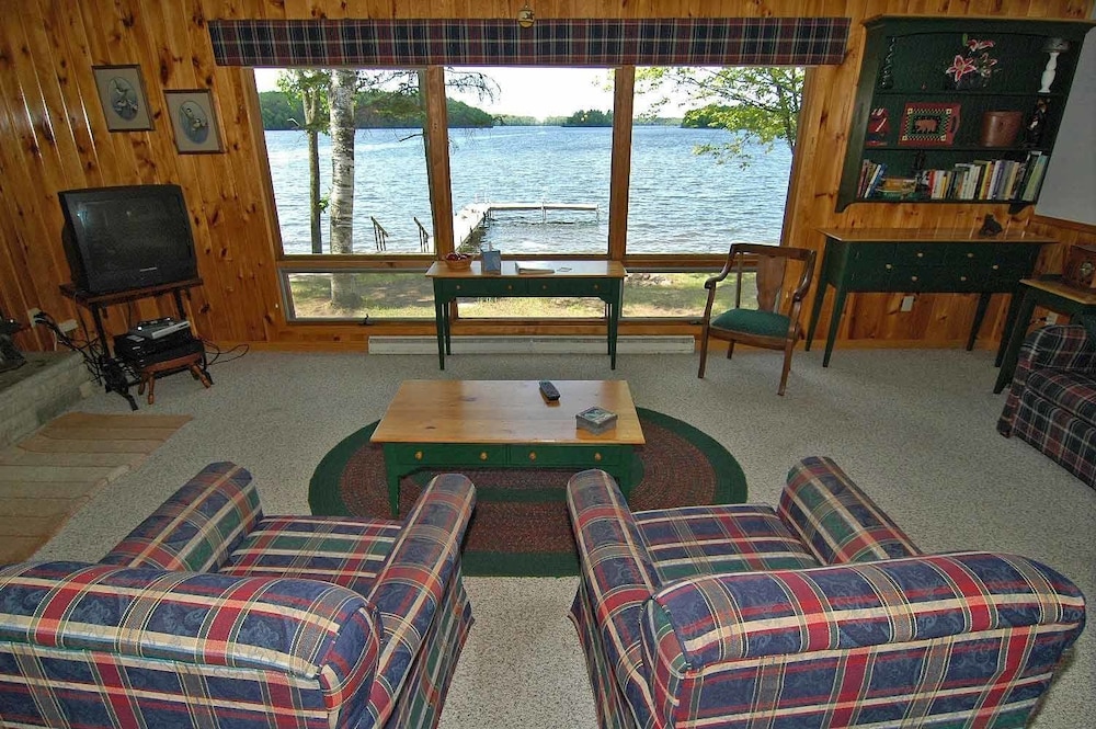 Ranch-Style Seidls Home Feet away to Lakeshore by RedAwning
