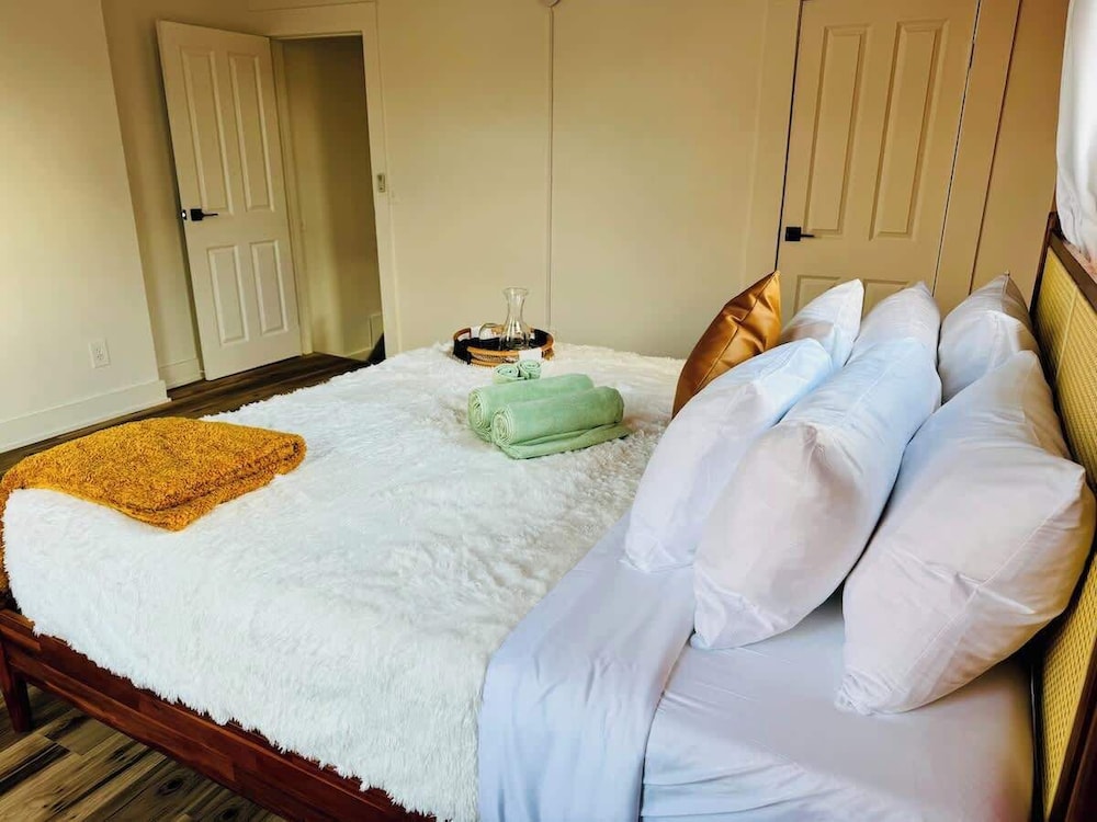 Jungle House Downtown Columbus – Modern Boutique Suites