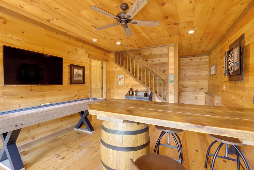 Family Oasis w/ Game Room & 2 Decks in Blue Ridge!