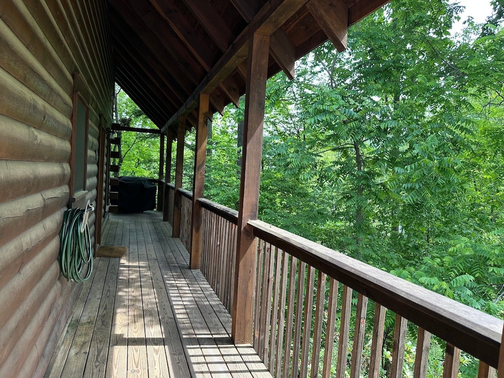 Chillin N Grillin 2 Bedroom Cabin