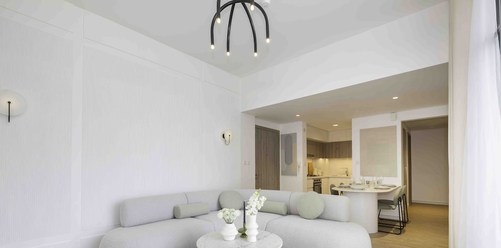 LUX The Dubai Hills Executive Suite