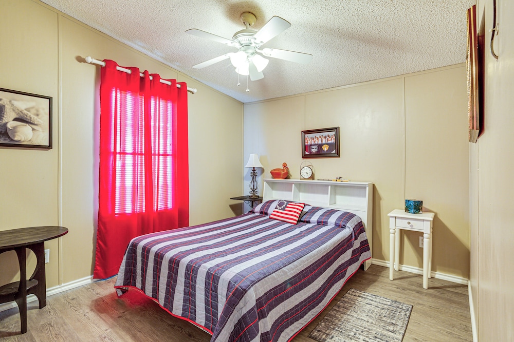 1 Mi to Lake Texoma: Peaceful Kingston Getaway