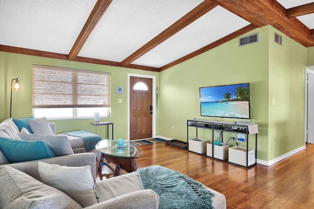 Delightful Vacation Home Located In The Popular Islamorada Neighborhood Of Port Antigua. 3 Bedroom Home by RedAwning