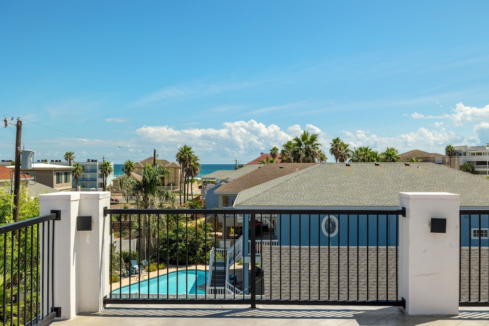 Miramar House, 120 E. Constellation 6 Bedroom Home