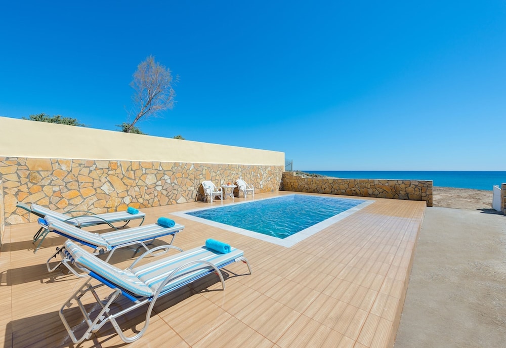 The Cottage South Escape With Beach Front Pool