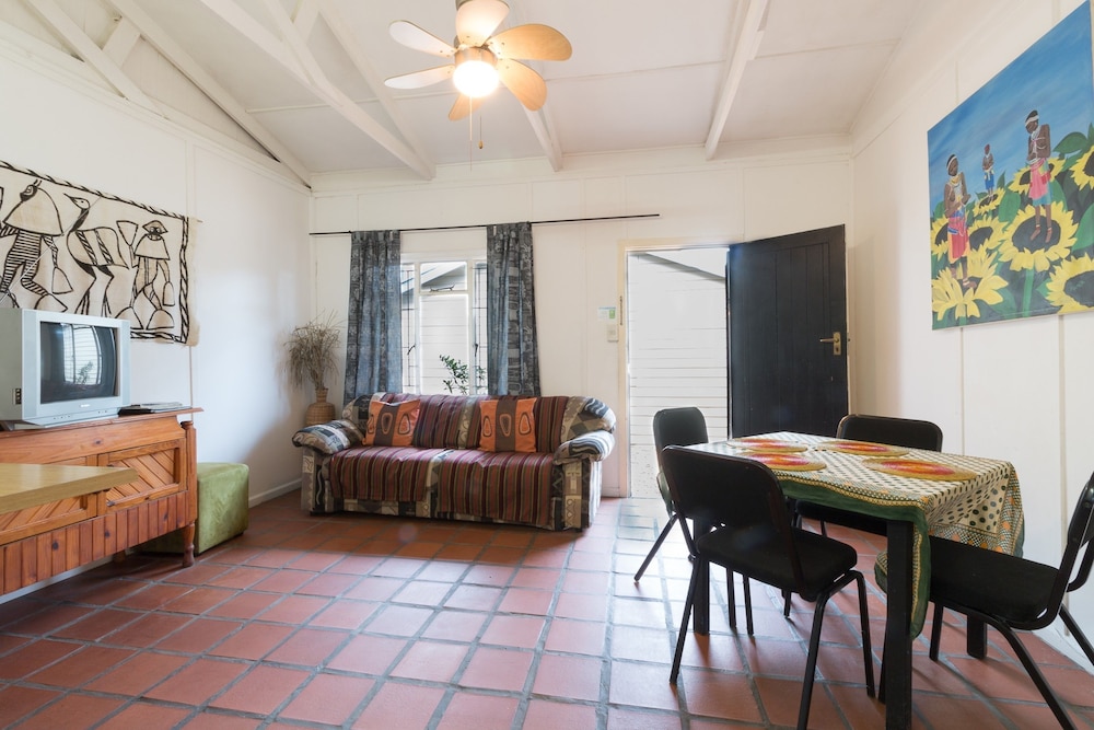 Inyathi Guest Lodge & Self Catering Chalets