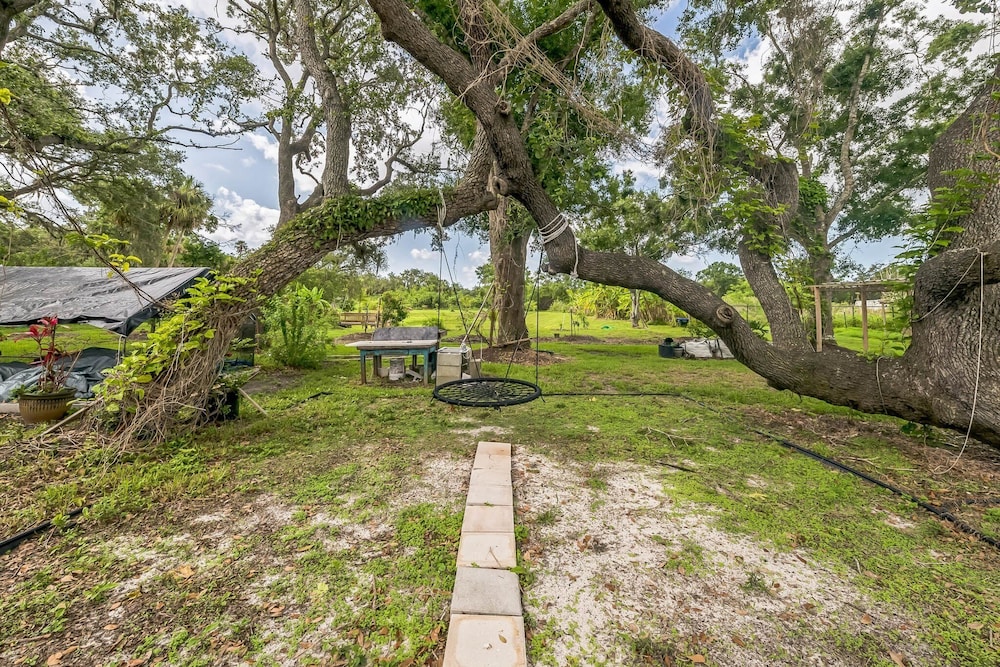 Elwood Park Gem: Spacious 3br Prime Location 3 Bedroom Home