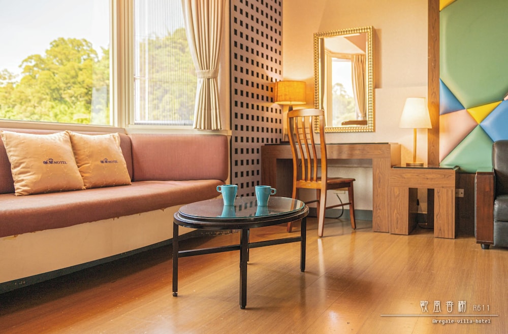 Regale Villa Hotel