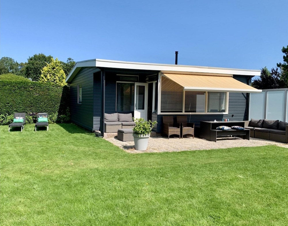 Bungalow Near Beach With Garden