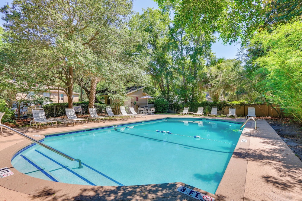 Pool Access, Walk to Beach: Hilton Head Haven!