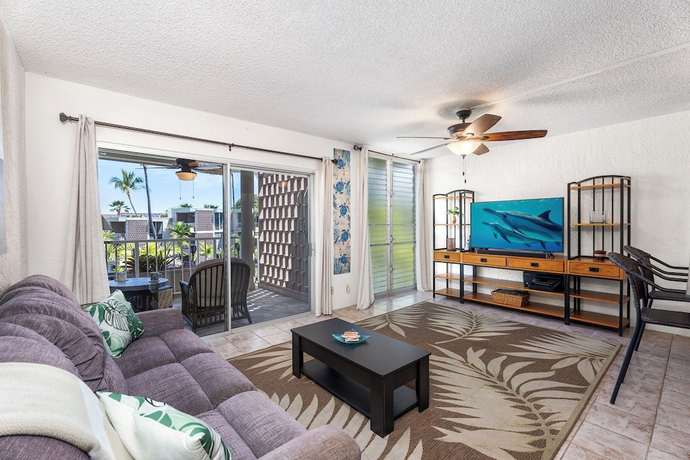 Oceanview Kona Condo - Pool, Lanai, Walk to Town - Vrkcv