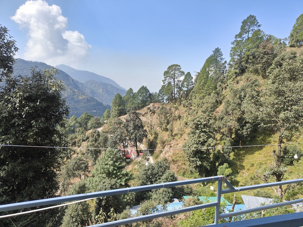 Himwanderer Camps and Cottages Pangot