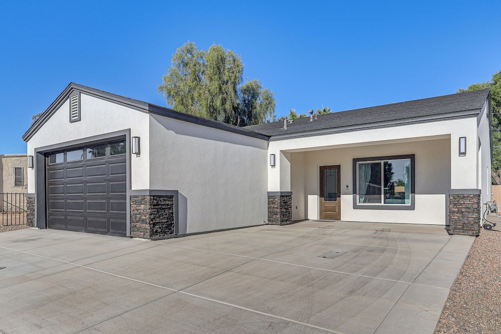 2 Mi to Colorado River! Home w/ Dog-friendly Yard