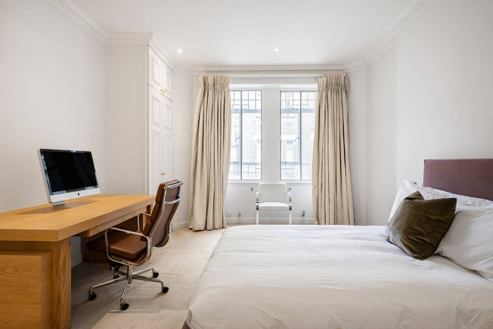 Luxury 3BR Mayfair Apartment Near Green Park