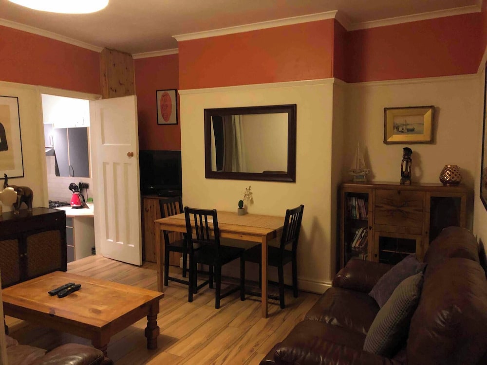 Charming 2 Bedroom Apartment in Gateshead, Close to Newcastle City Centre