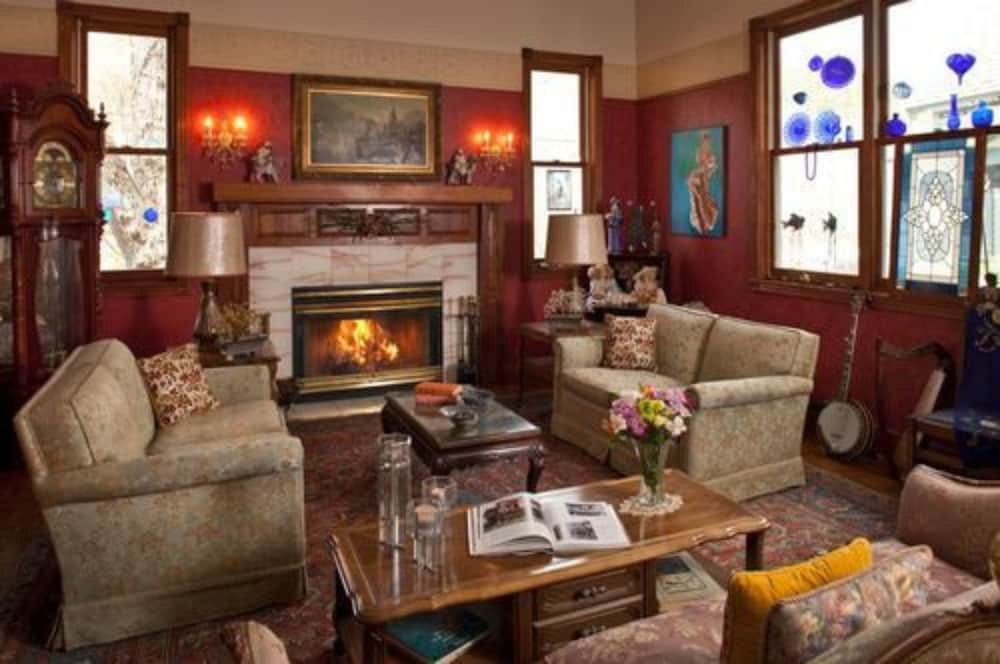 Cliff Cottage Inn - Victorian B&B and Boutique Hotel