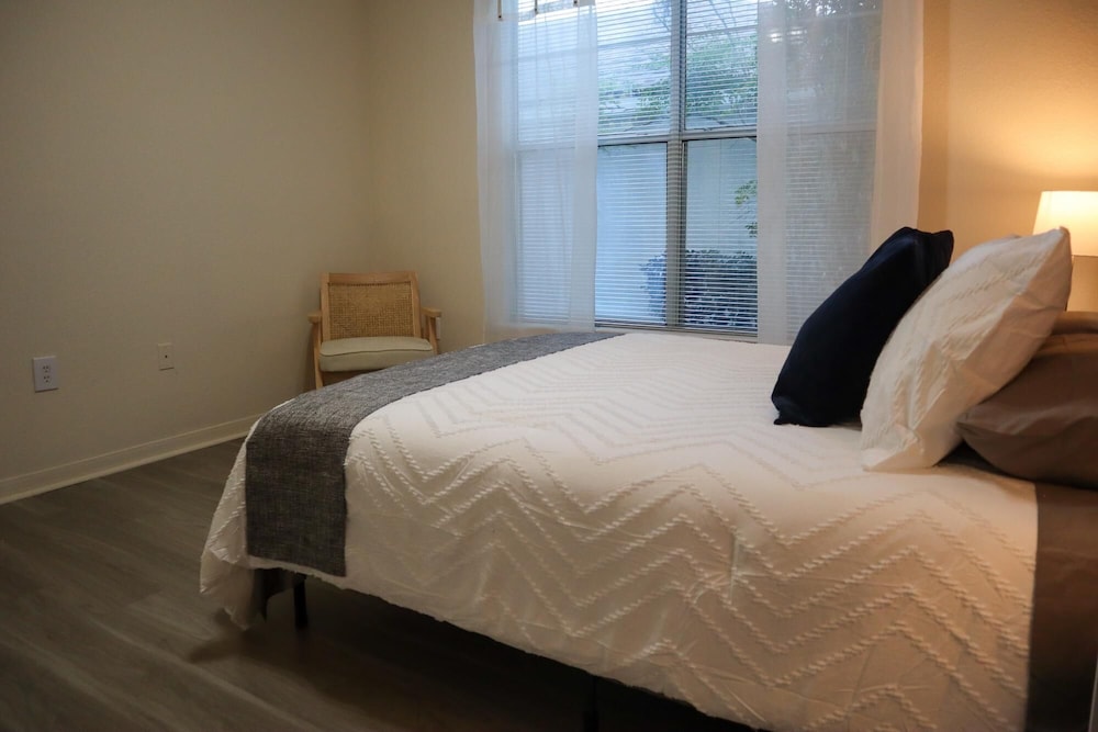 Upgraded 2 bed apt Close to Beaches and Mayo Clinic view 4