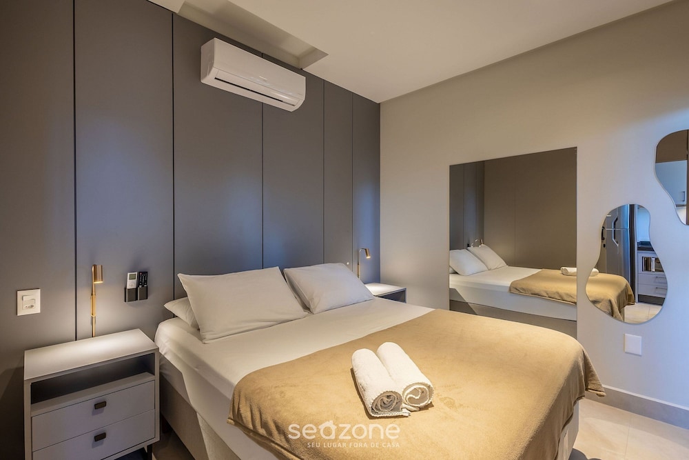 Your Exclusive Stay With Pool and Jacuzzi Just 500 Meters From the Beach - ELF
