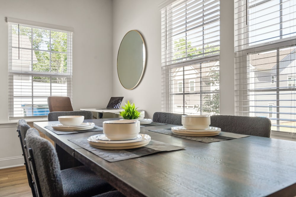 Luxe 3BR Townhouse Mins to Uptown CLT