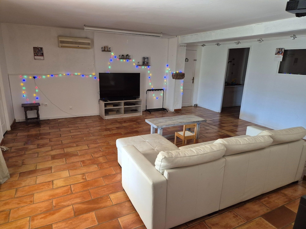 Charming Villa With Pool in Le Luc-en-provence
