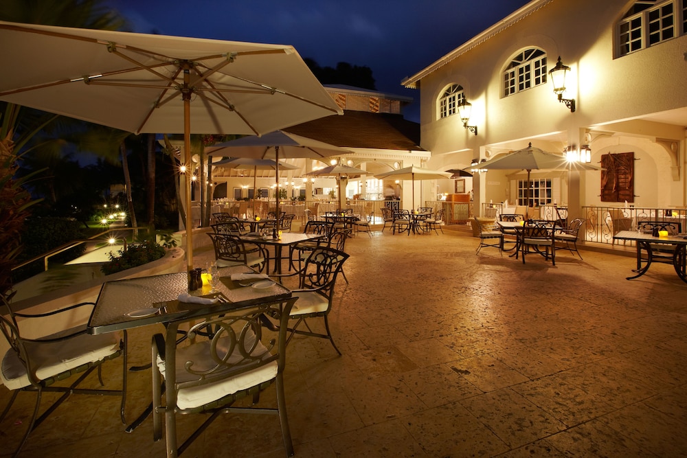 The Cove Suites at Blue Waters Resort and Spa - Property Image 18