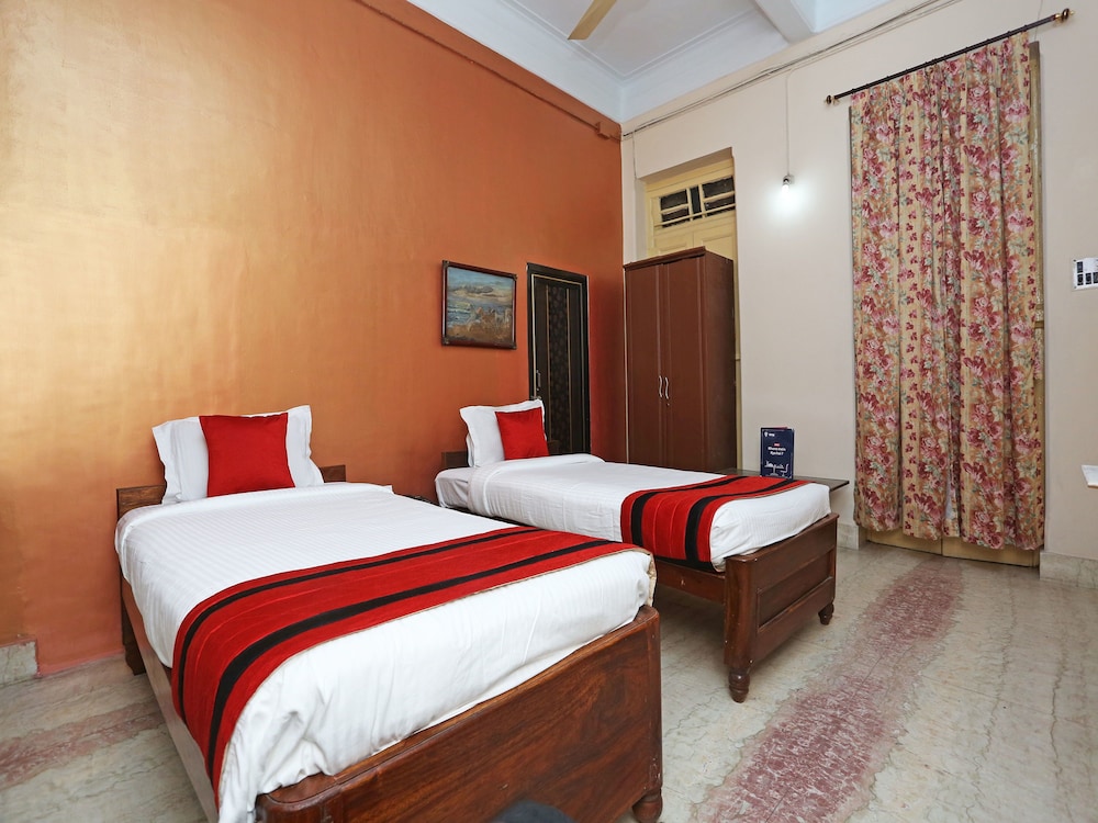 OYO 11896 Marble Palace Guest House