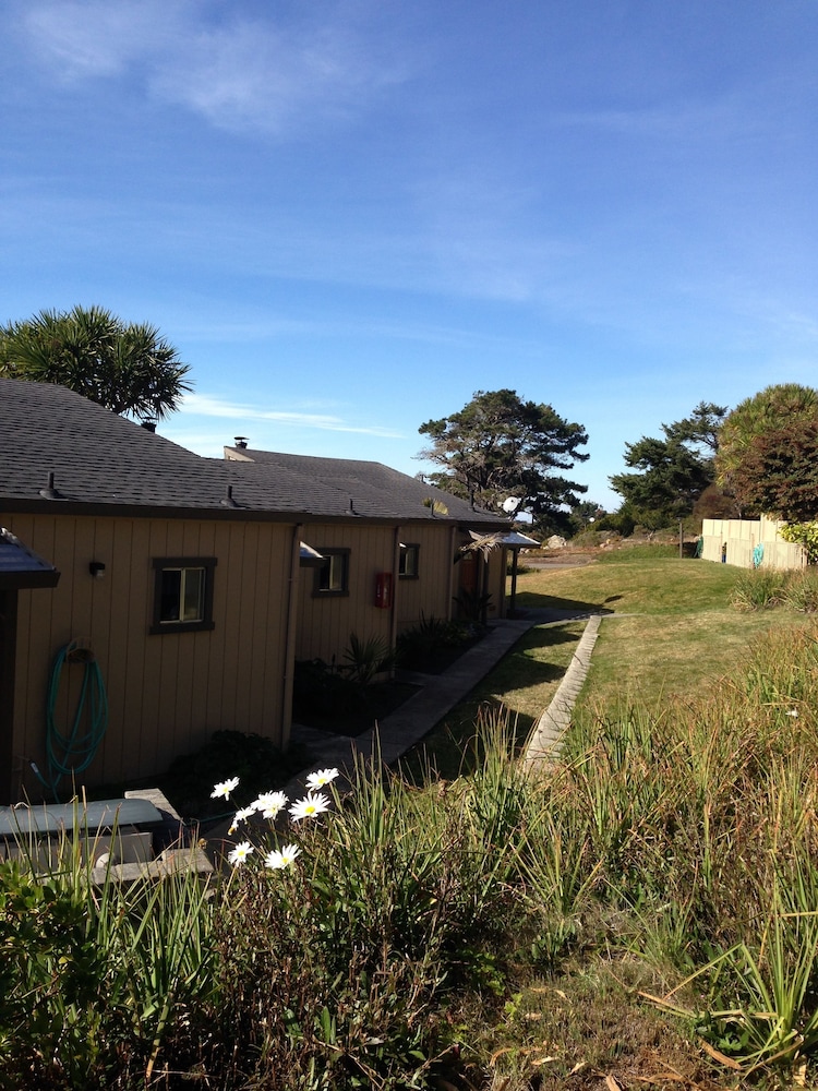 Fort Ross Lodge