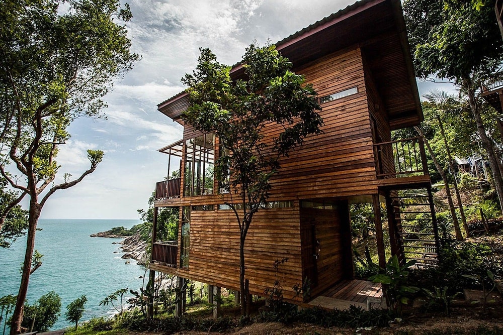 AmaresA Resort & Skybar