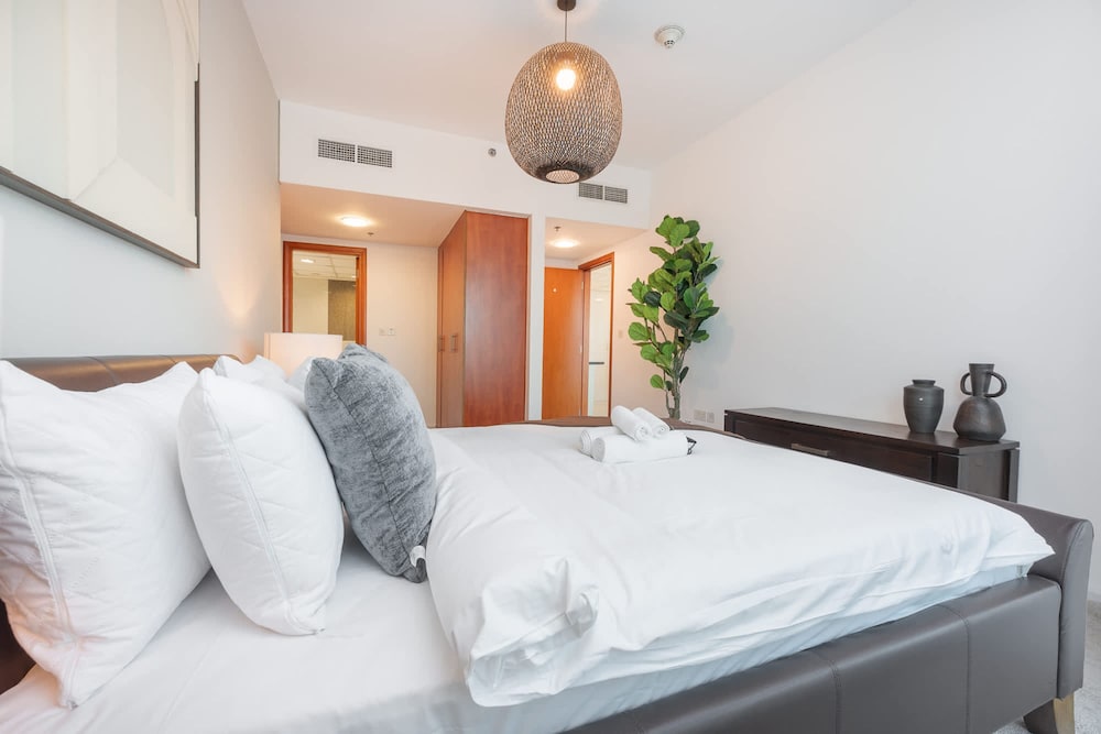 Well-furnished 3 Bedroom in Park Towers Difc