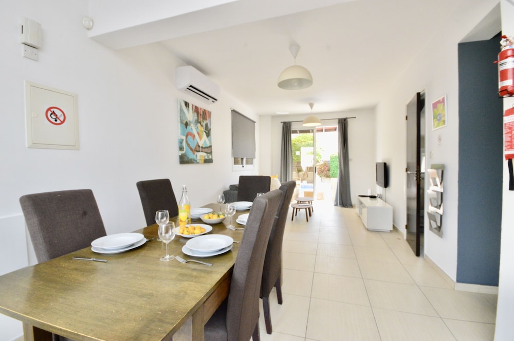 Villa Sleeps 8 With Private Pool