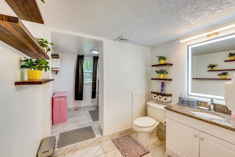 Cozy House on Meadowbrook Lake: Serene, Scenic!