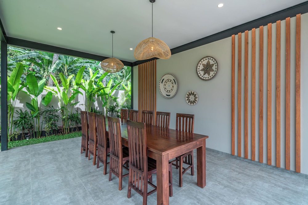 Xanadu - 5BR Ubud Designer Villa, Pool with Rice Fields Views