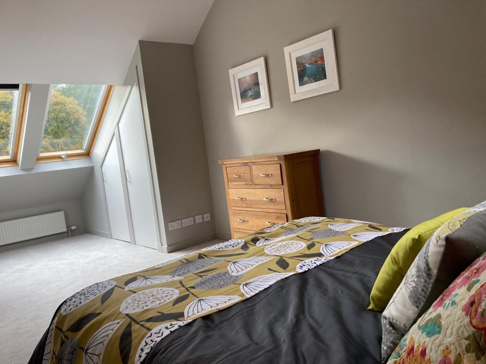 Lovely Riverside Perthshire Flat - Sleeps 8 view 5