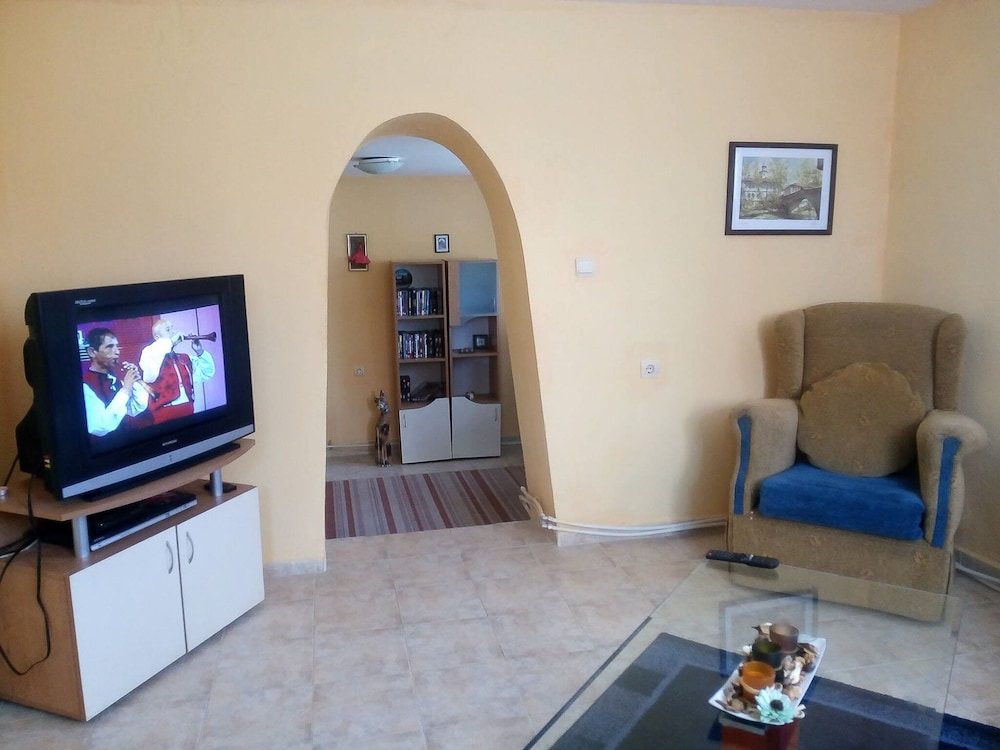 Three Bedroom House With Garden Only 10 km From Veliko Tarnovo view 4