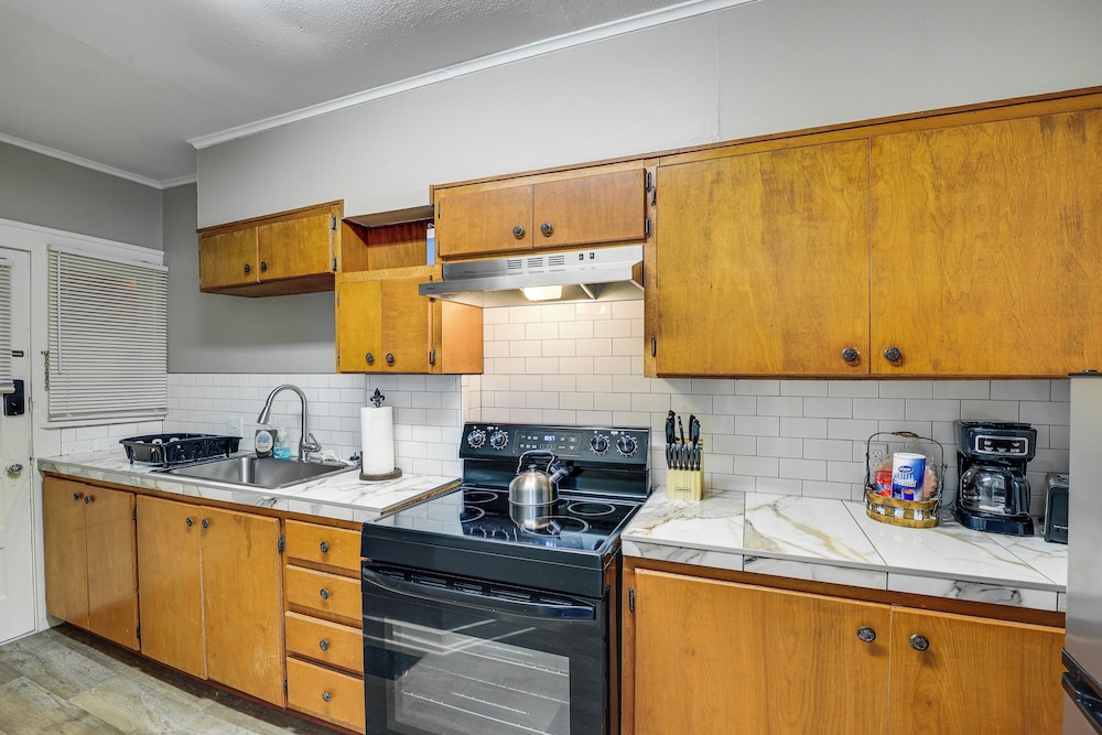 1 Mi to Dtwn! Convenient Texarkana Condo